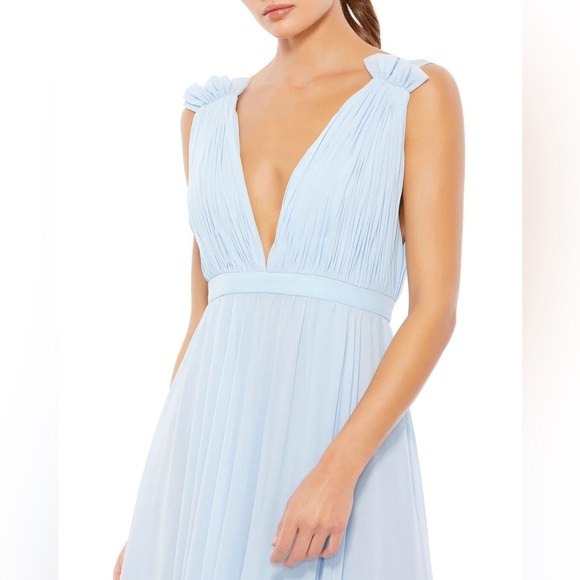 PLEATED CHIFFON SLEEVELESS V-NECK GOWN - Picture 4 of 4